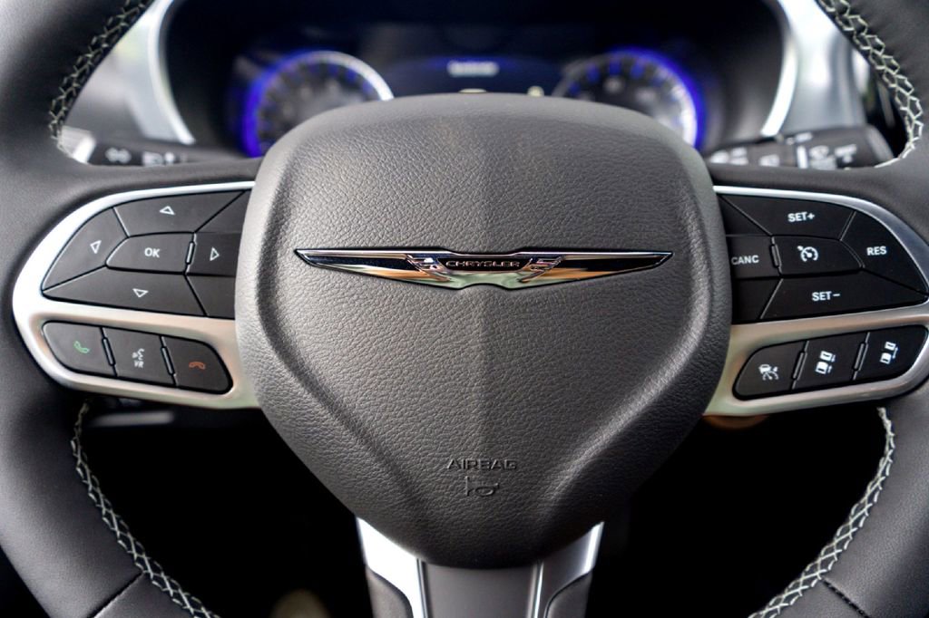 New 2026 Chrysler Pacifica Limited FWD image 12