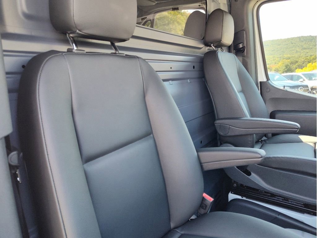 Used 2024 Mercedes-Benz Sprinter 2500 image 17