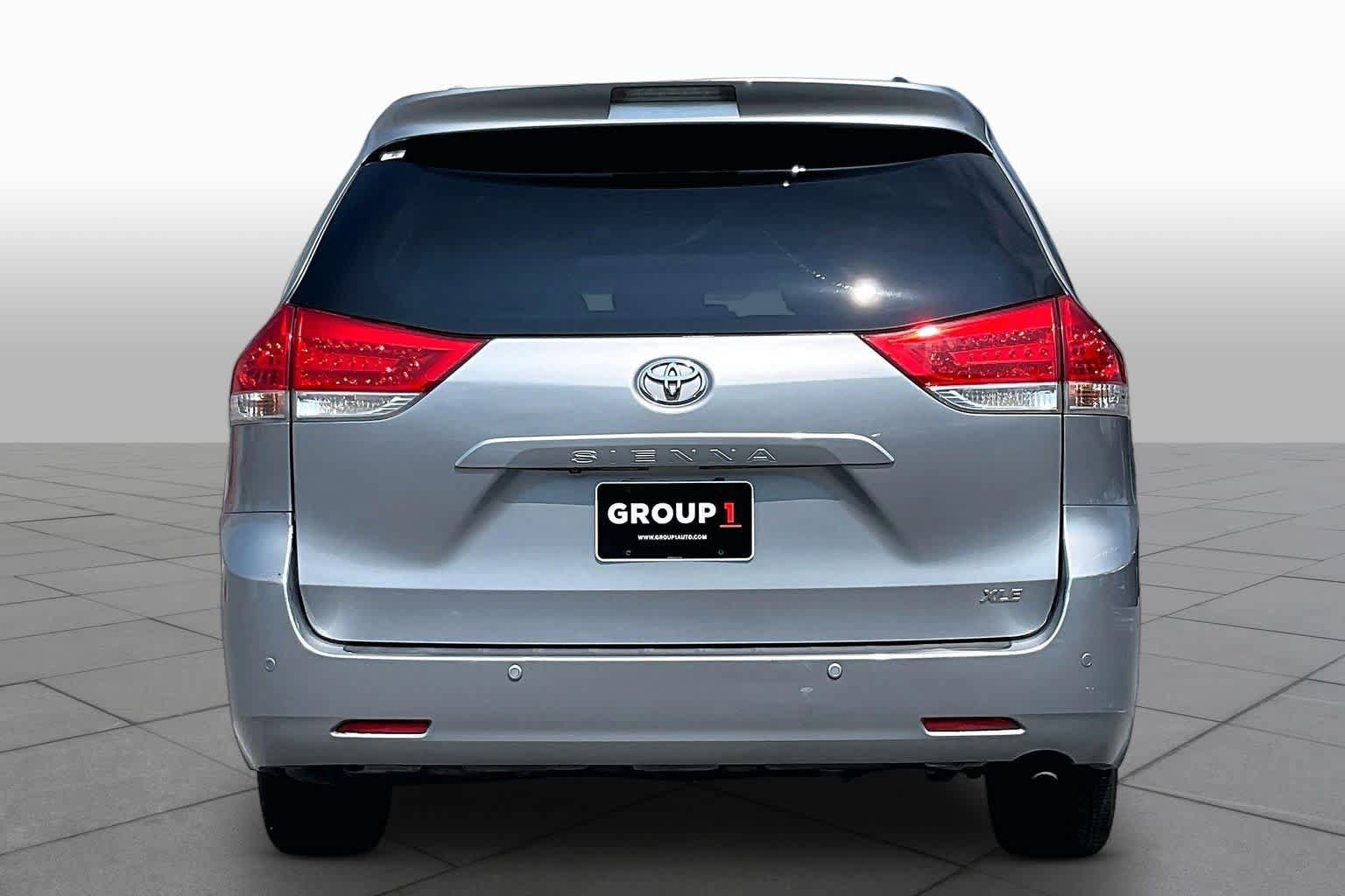 Used 2014 Toyota Sienna XLE w/ Entertainment Package FWD image 4