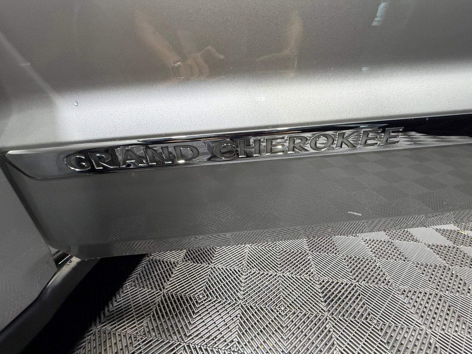 Used 2012 Jeep Grand Cherokee Limited image 24