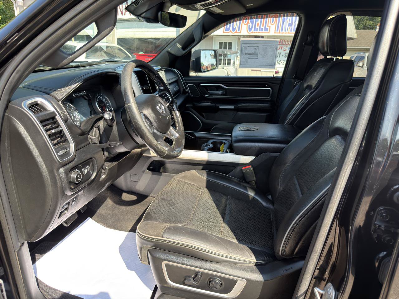 Used 2019 RAM 1500 Laramie AWD/4WD image 17