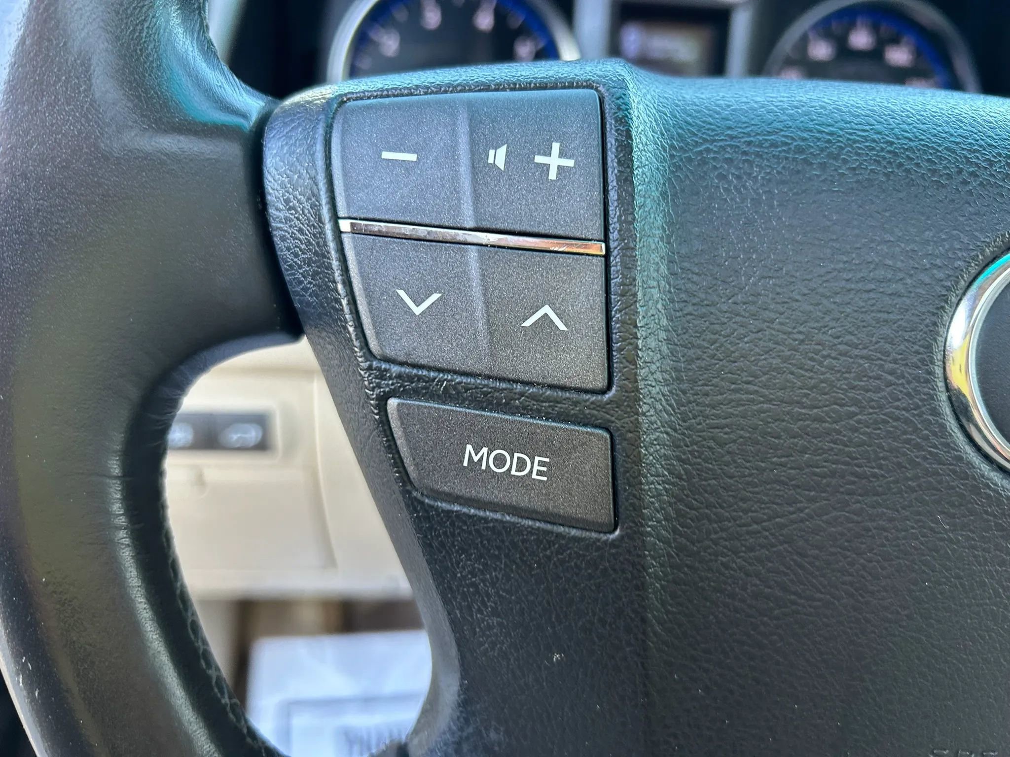 Used 2010 Lexus LX 570 LX 570 Sport Utility 4D image 43