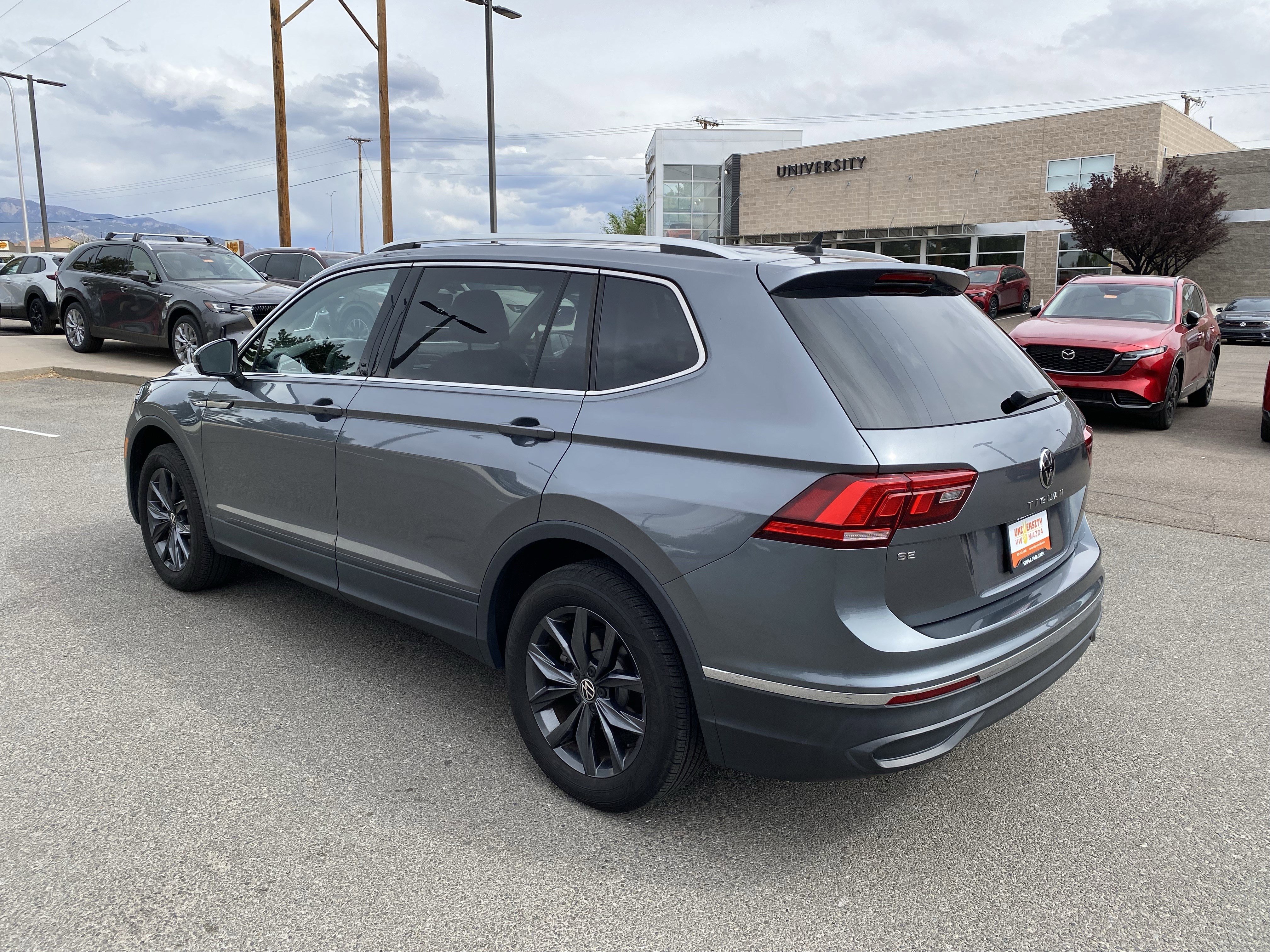 Used 2022 Volkswagen Tiguan SE w/ Panoramic Sunroof Package image 40