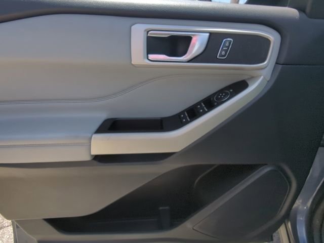 Used 2021 Ford Explorer XLT w/ Equipment Group 202A AWD/4WD image 12