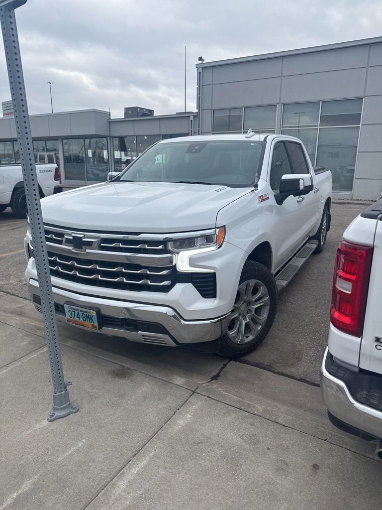 Used 2023 Chevrolet Silverado 1500 LTZ image 9