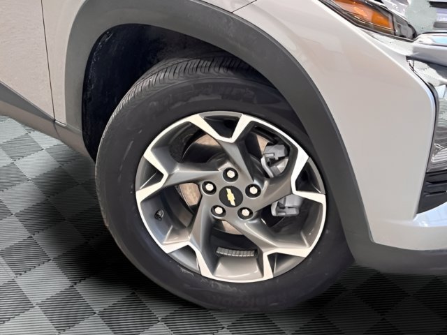 Used 2025 Chevrolet Trax LT w/ LT Convenience Package FWD image 26