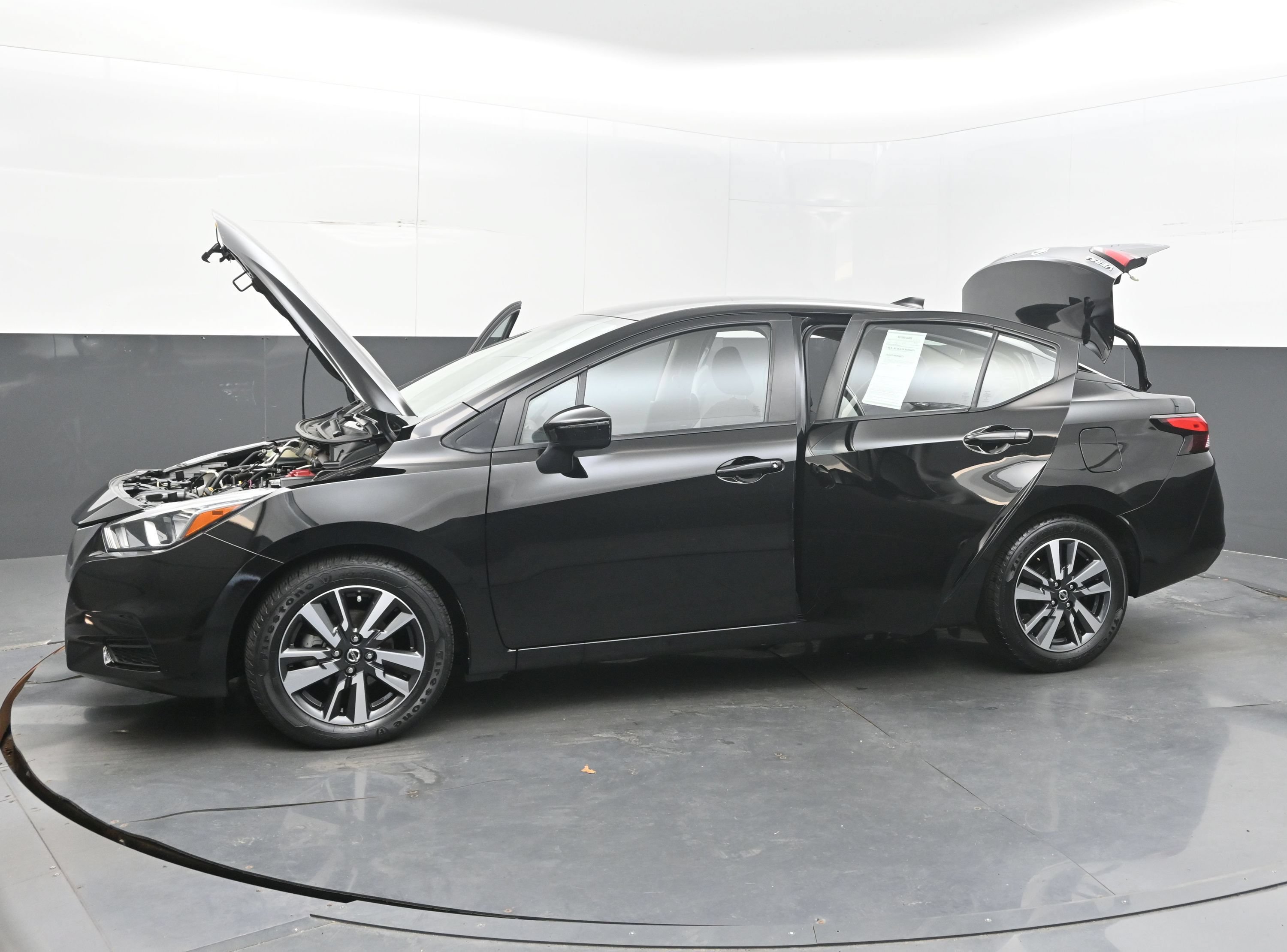 Used 2021 Nissan Versa SV FWD image 41