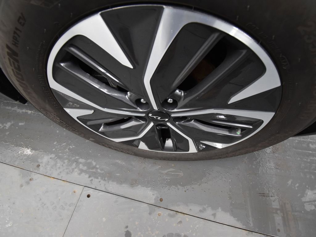 Used 2024 Kia EV6 Light image 9