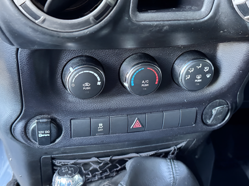 Used 2015 Jeep Wrangler Unlimited Sport w/ Max Tow Package AWD/4WD image 18