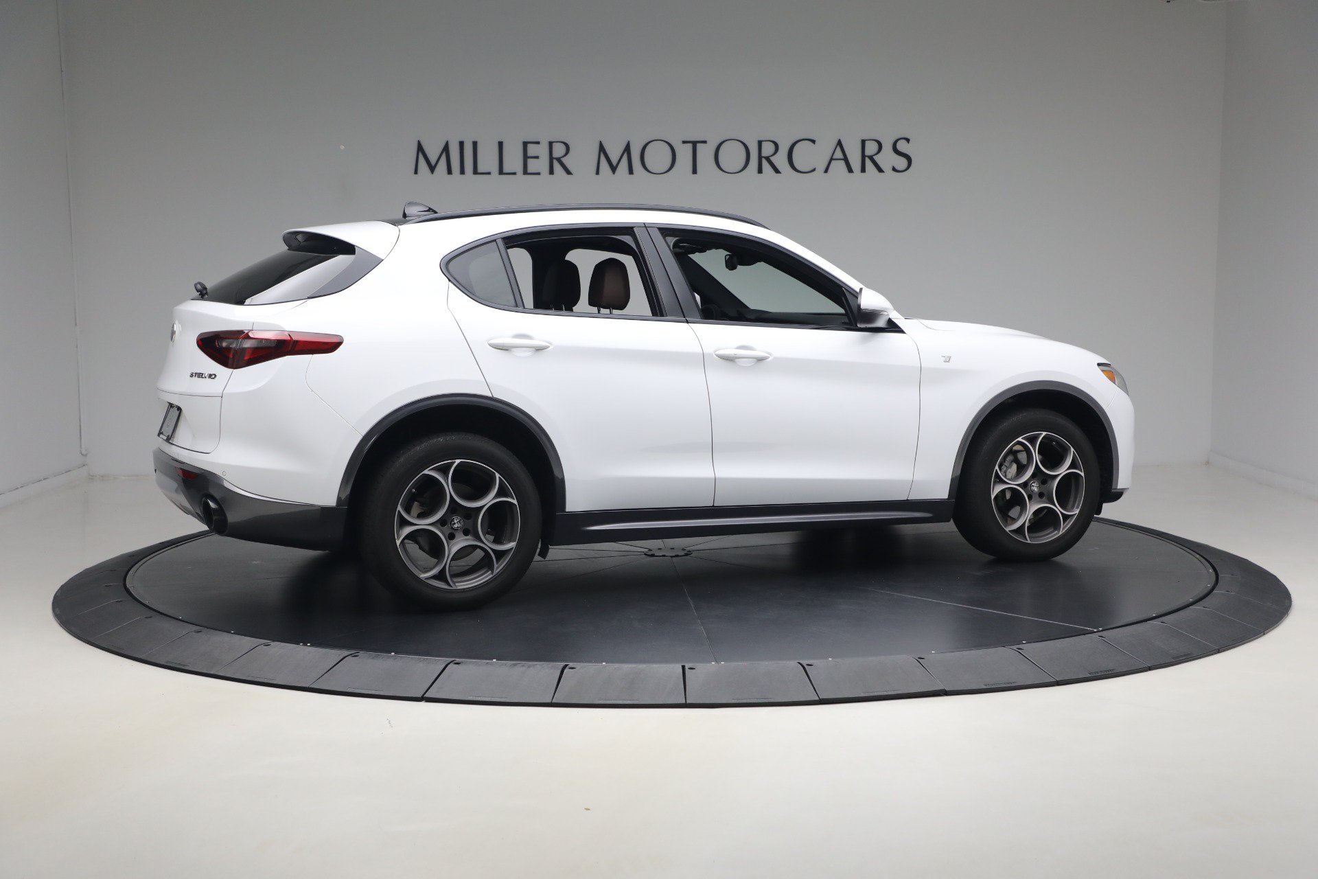 Used 2023 Alfa Romeo Stelvio Ti w/ Active Assist Plus Package AWD/4WD image 8