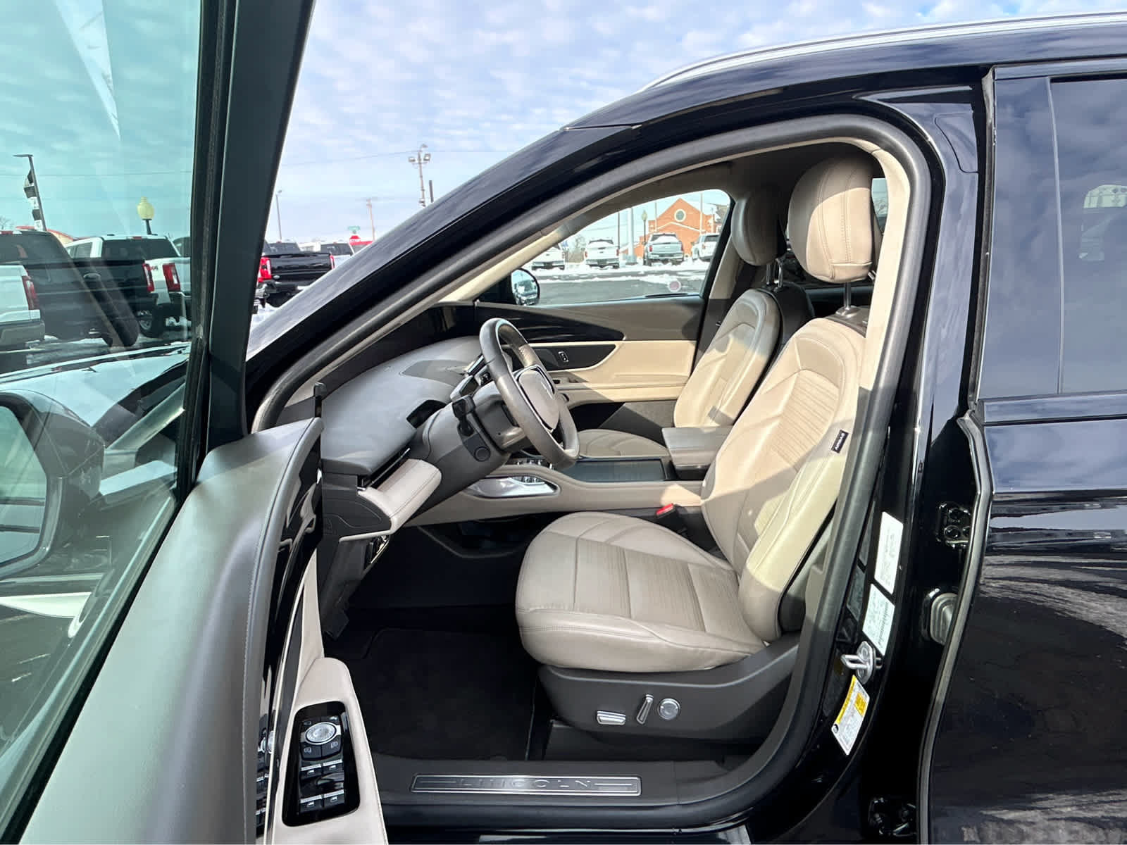 Used 2024 Lincoln Nautilus Reserve AWD/4WD image 18