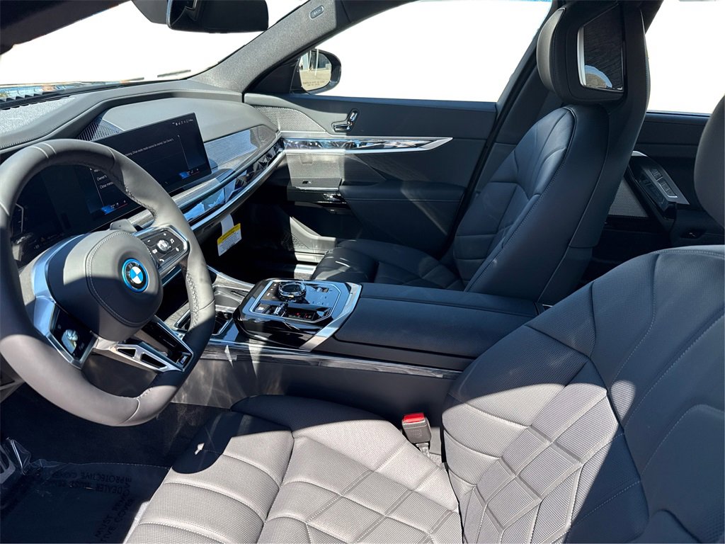 New 2026 BMW 750e xDrive image 9