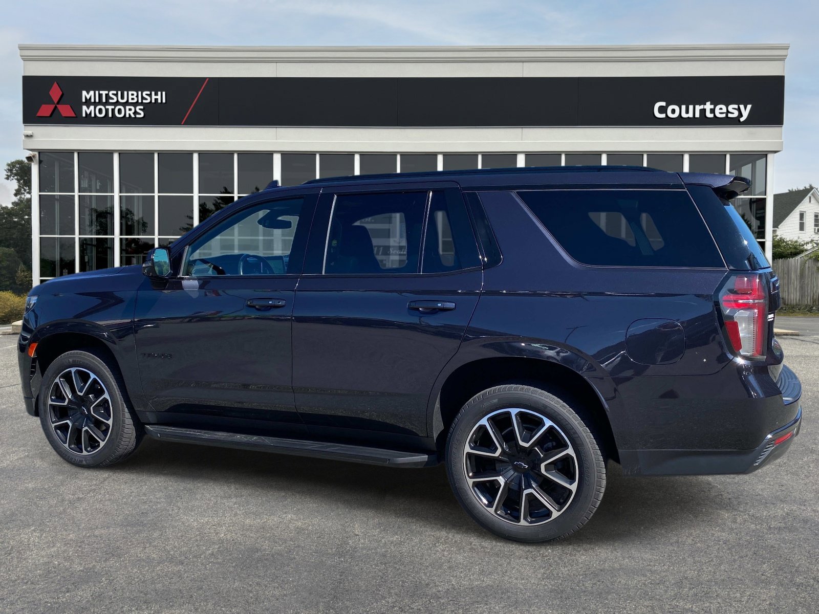 Used 2022 Chevrolet Tahoe RST w/ Luxury Package image 3