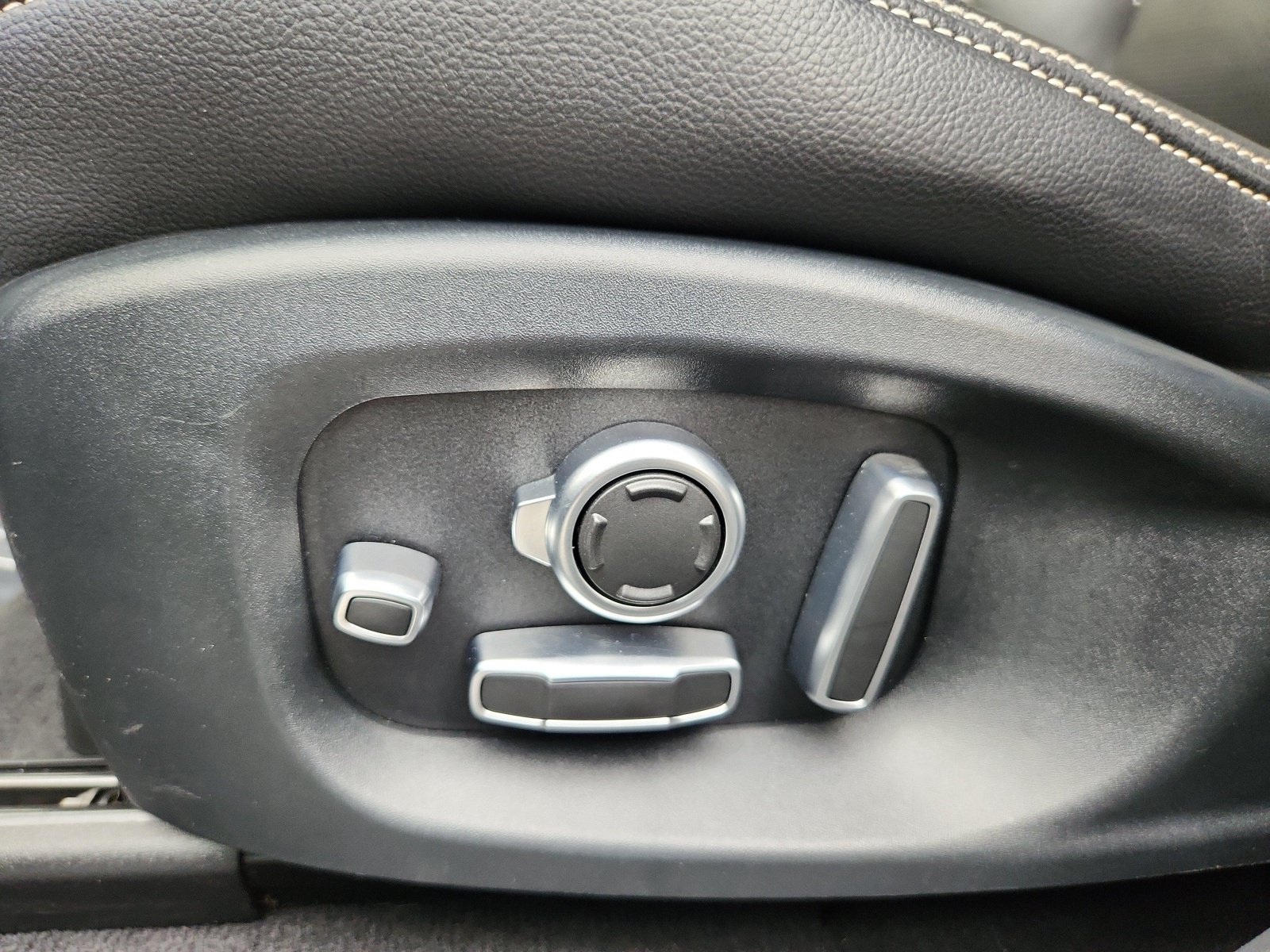 Used 2018 Jaguar F-PACE S AWD/4WD image 15
