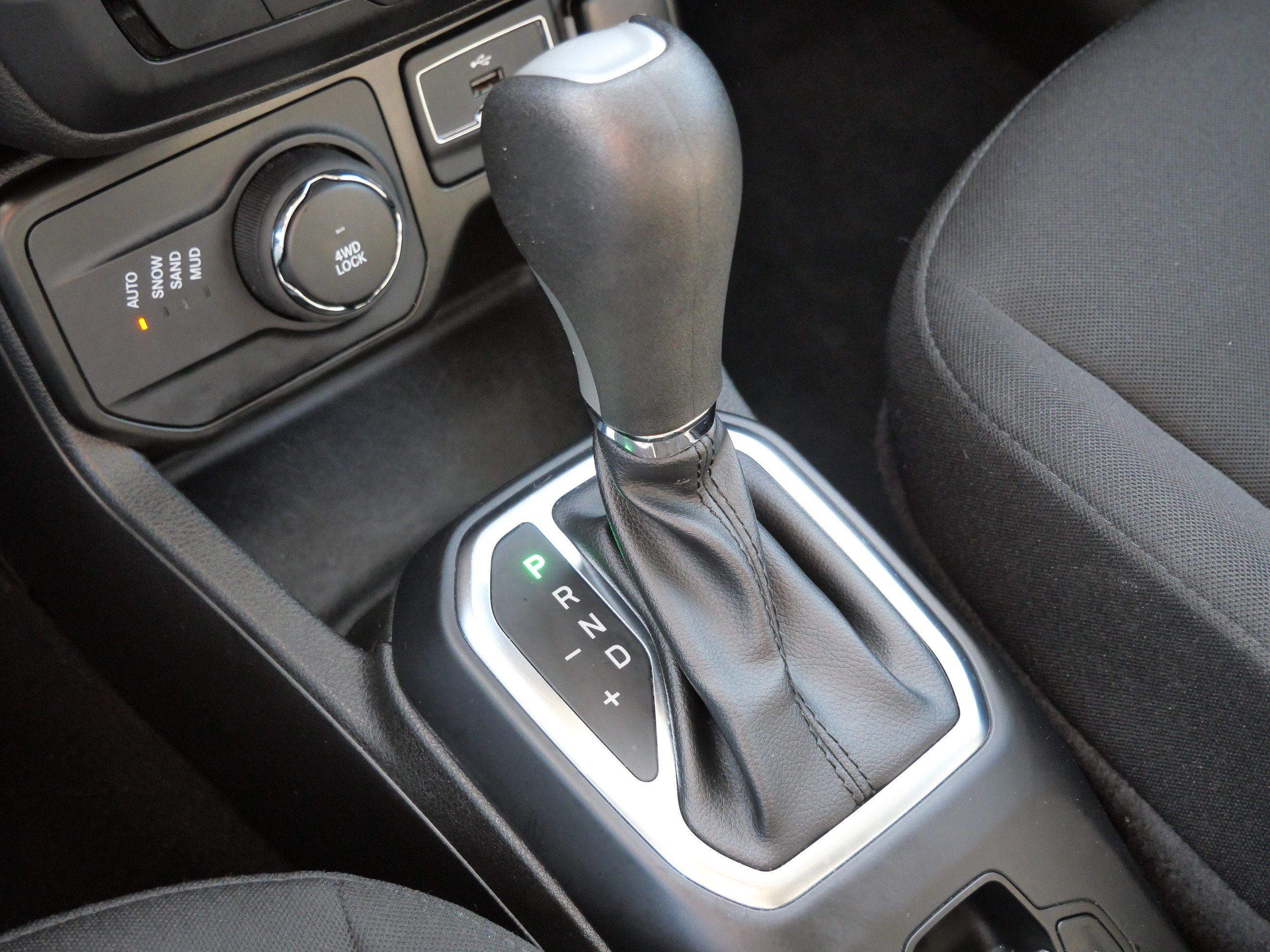 Used 2023 Jeep Renegade Latitude AWD/4WD image 25
