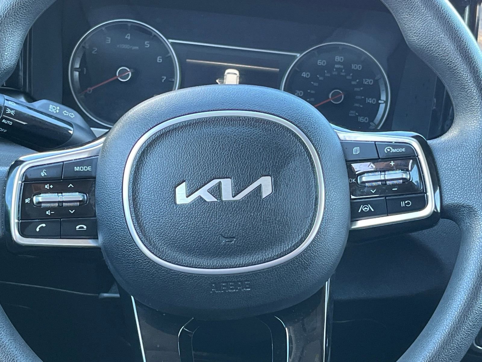 Used 2023 Kia Sorento LX image 28