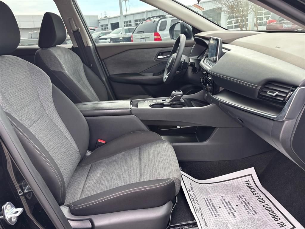 Used 2023 Nissan Rogue SV image 13