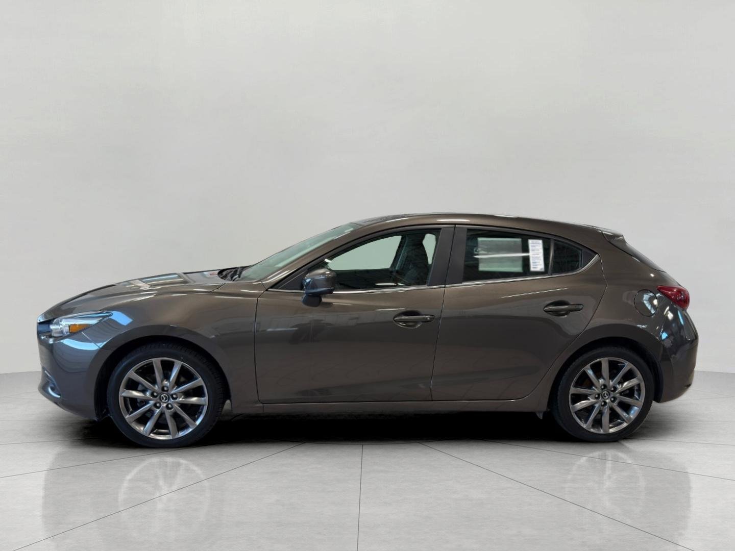 Used 2018 MAZDA MAZDA3 Grand Touring w/ Premium Equipment Package image 5