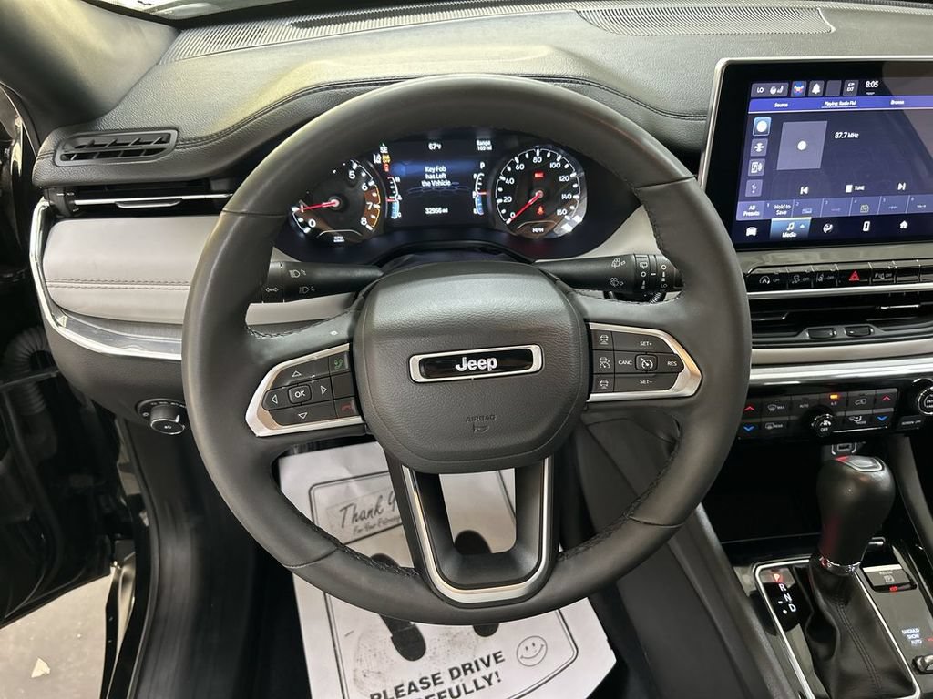 Used 2023 Jeep Compass Limited AWD/4WD image 3