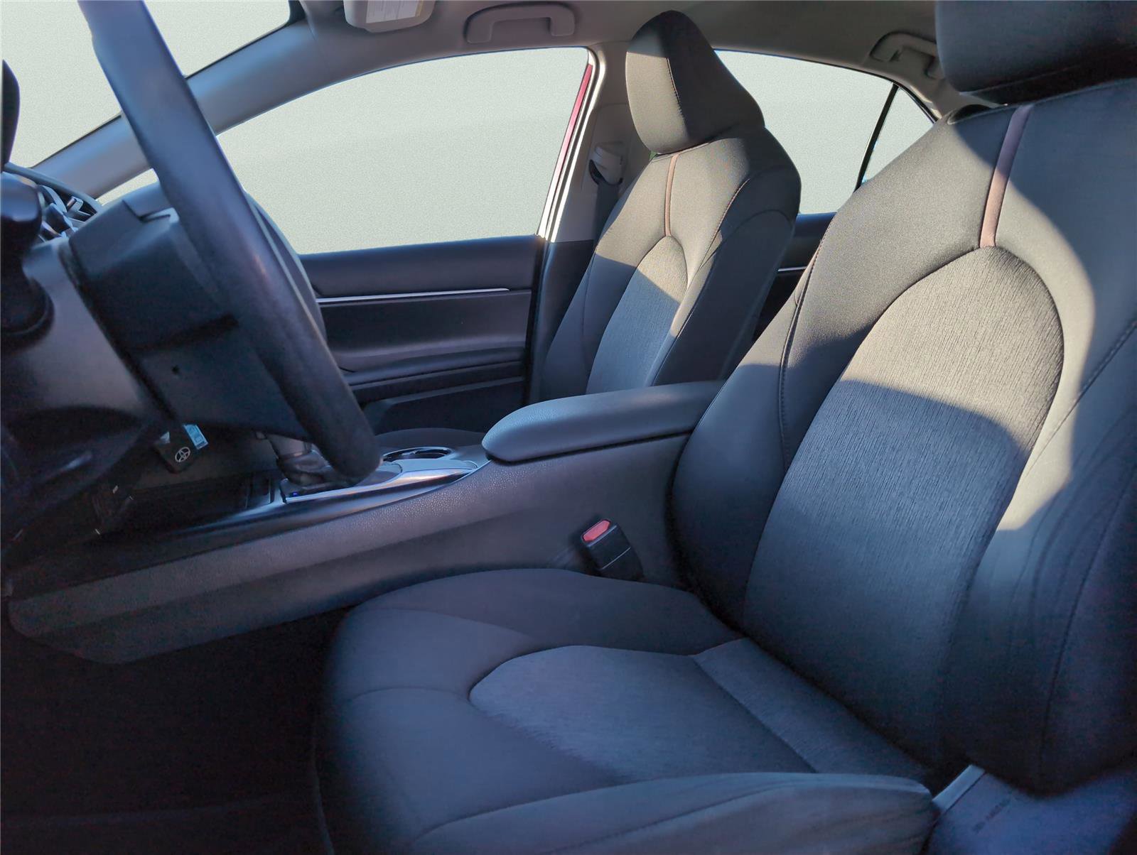 Used 2020 Toyota Camry LE FWD image 12