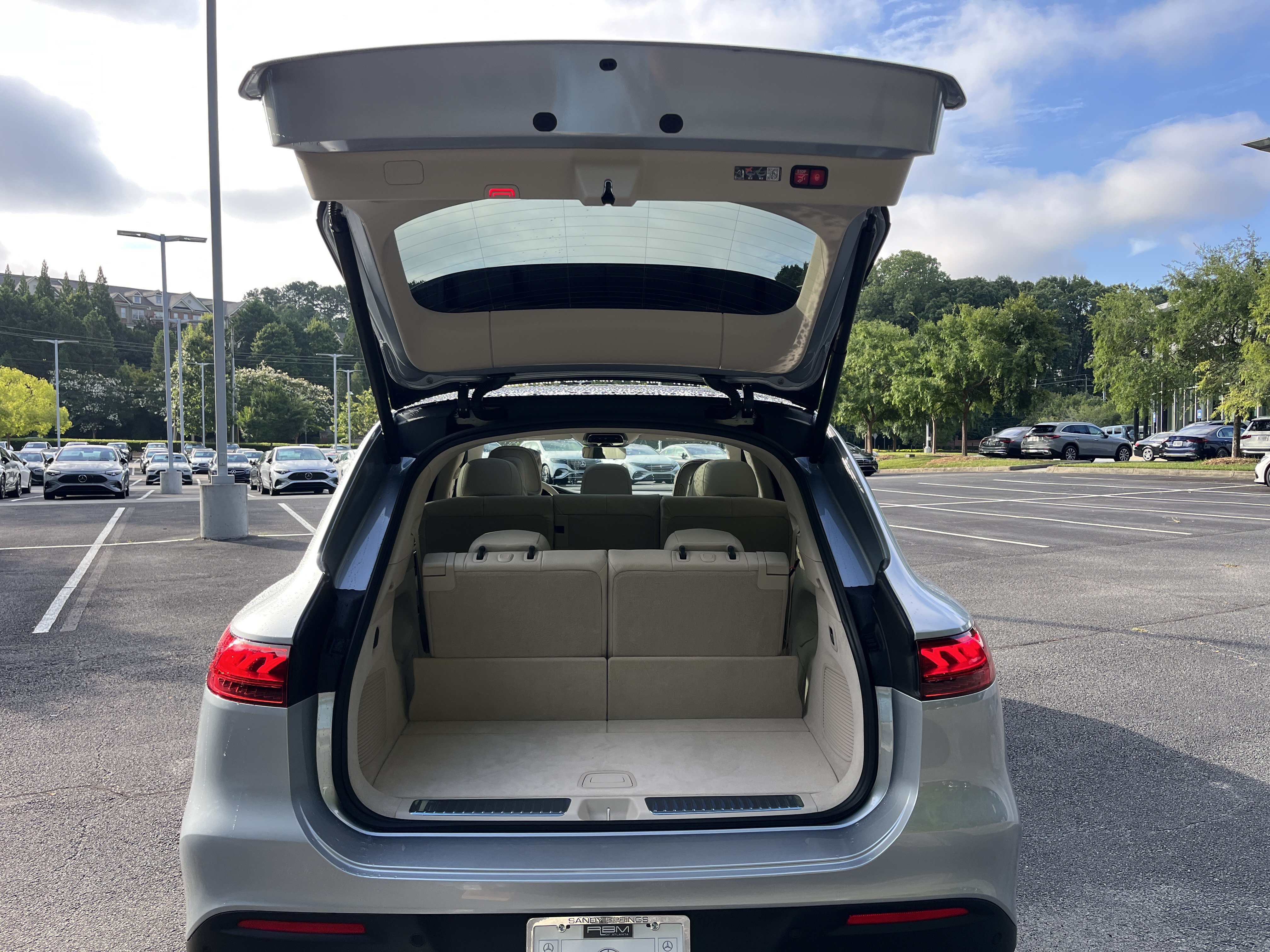 New 2027 Mercedes-Benz EQS 400 4MATIC SUV image 9