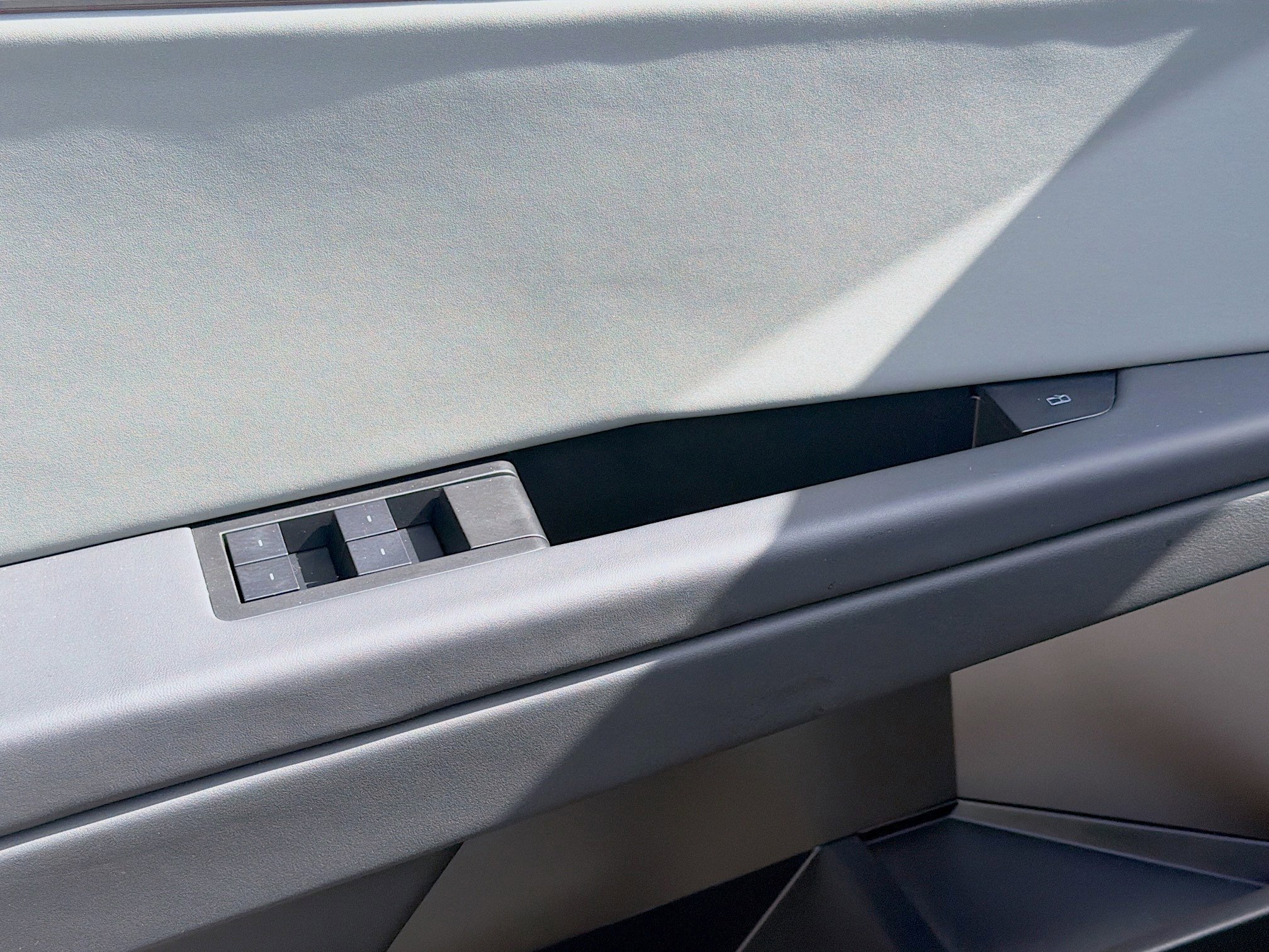 Used 2025 Tesla Cybertruck AWD Crew Cab image 14