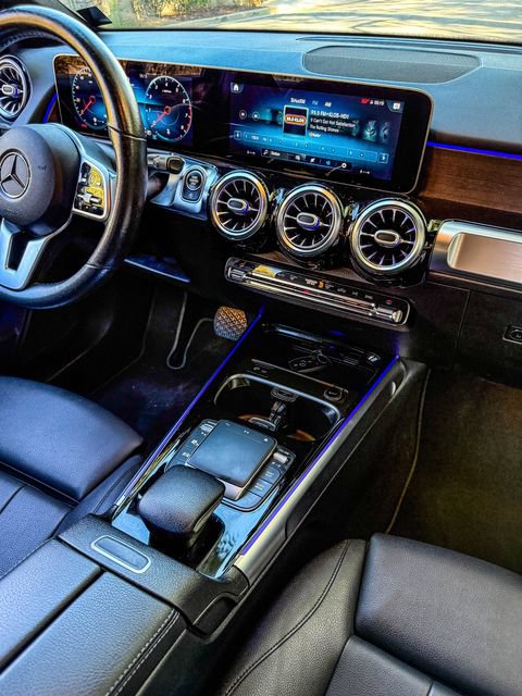 Used 2021 Mercedes-Benz GLB 250 w/ Premium Package image 32