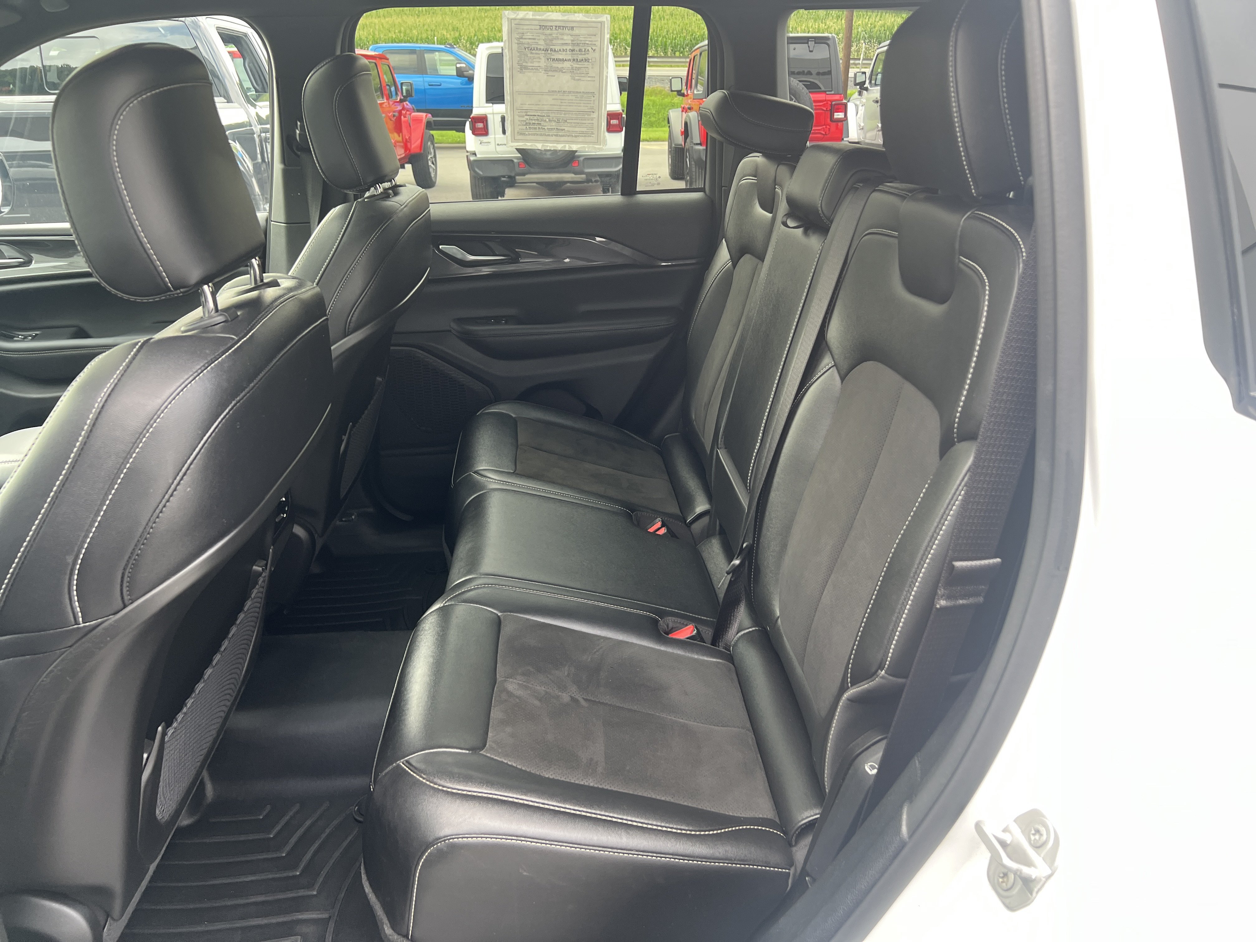Used 2023 Jeep Grand Cherokee Altitude AWD/4WD image 13