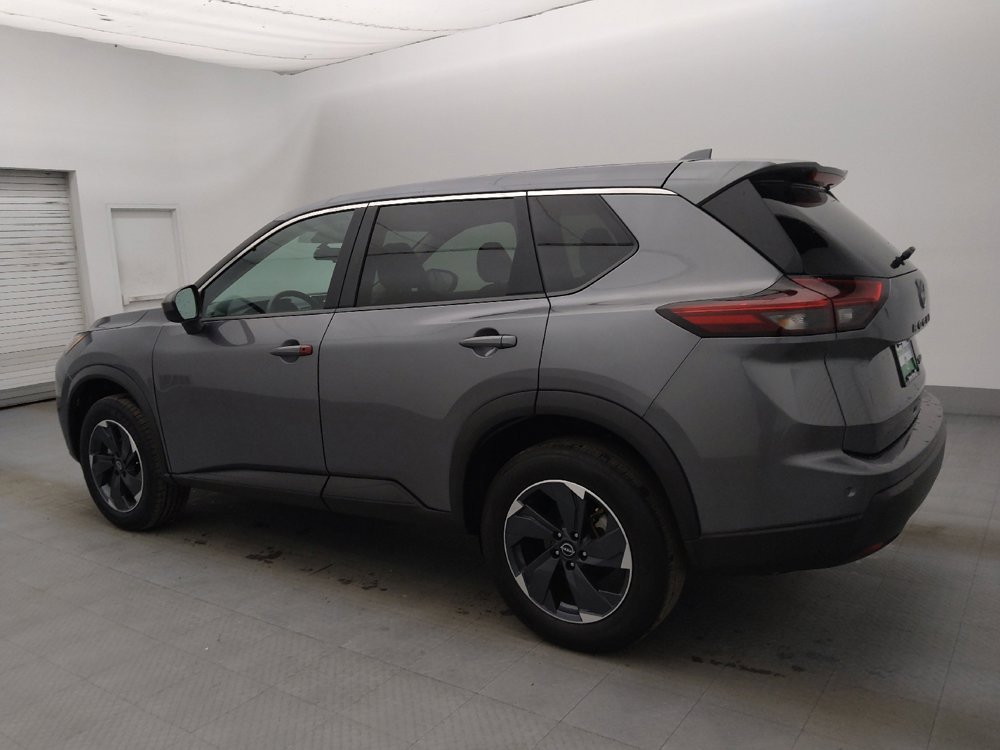 Used 2024 Nissan Rogue SV image 3