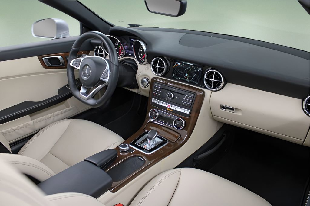 Used 2019 Mercedes-Benz SLC 300 image 25