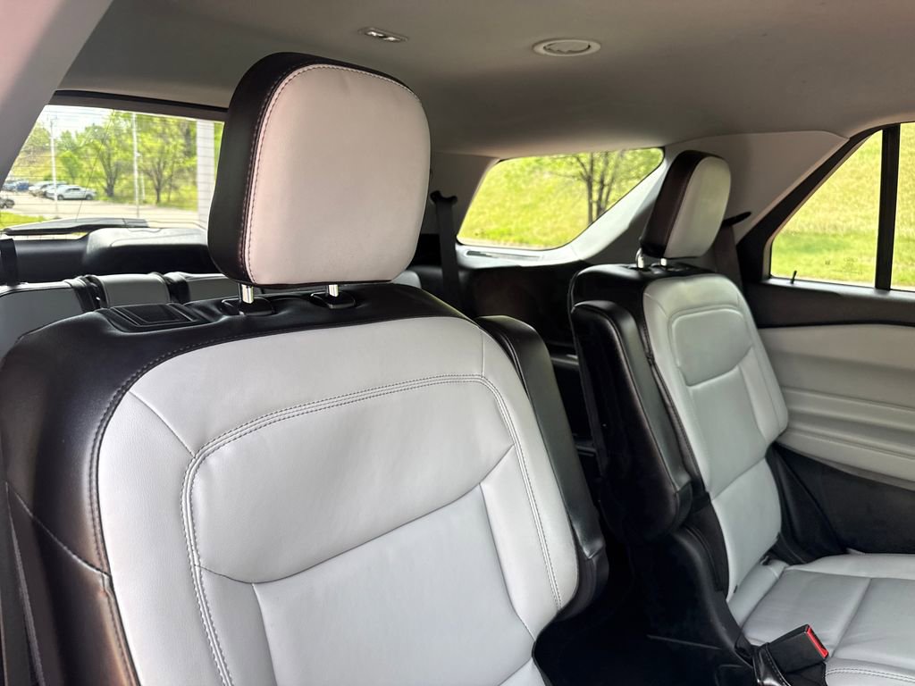 Used 2021 Ford Explorer XLT w/ Equipment Group 202A AWD/4WD image 24