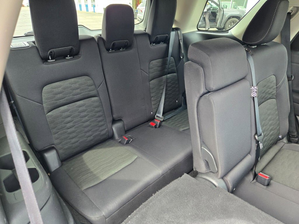 Used 2025 Nissan Pathfinder SV image 12