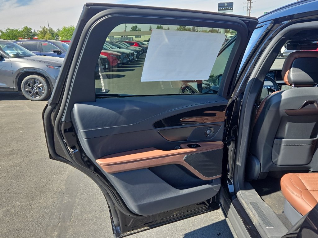 New 2026 Lincoln Nautilus Reserve w/ Jet Appearance Package AWD/4WD image 13