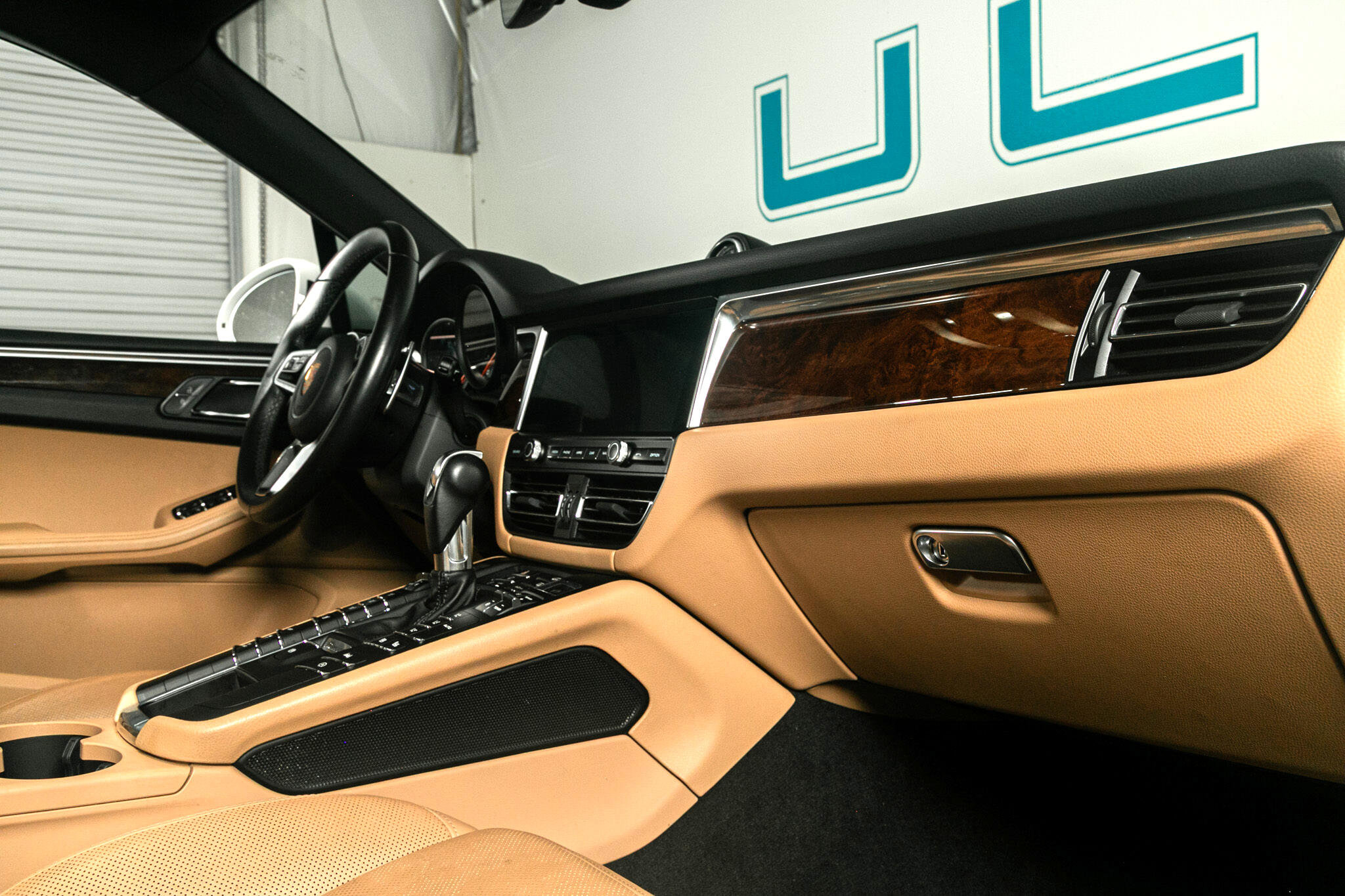 Used 2019 Porsche Macan w/ Premium Package Plus image 29