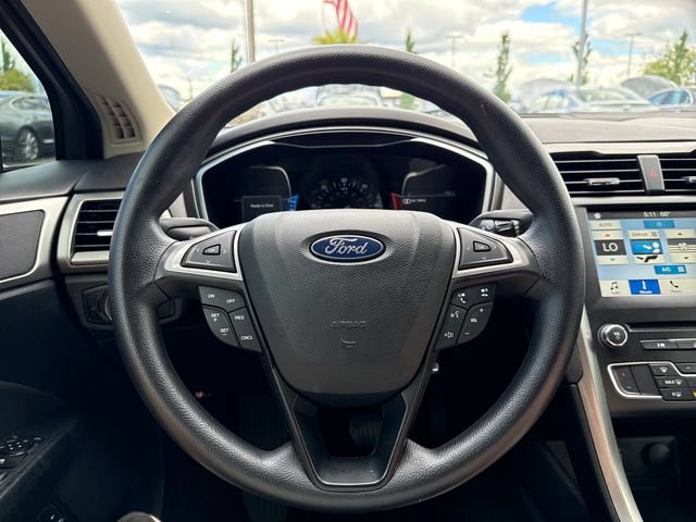 Used 2018 Ford Fusion SE FWD image 12