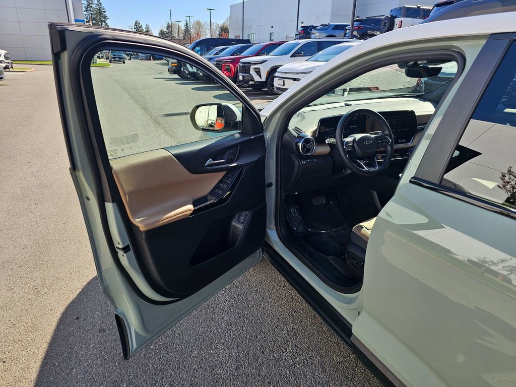 Used 2025 Chevrolet Equinox ACTIV w/ Safety and Technology Package image 18