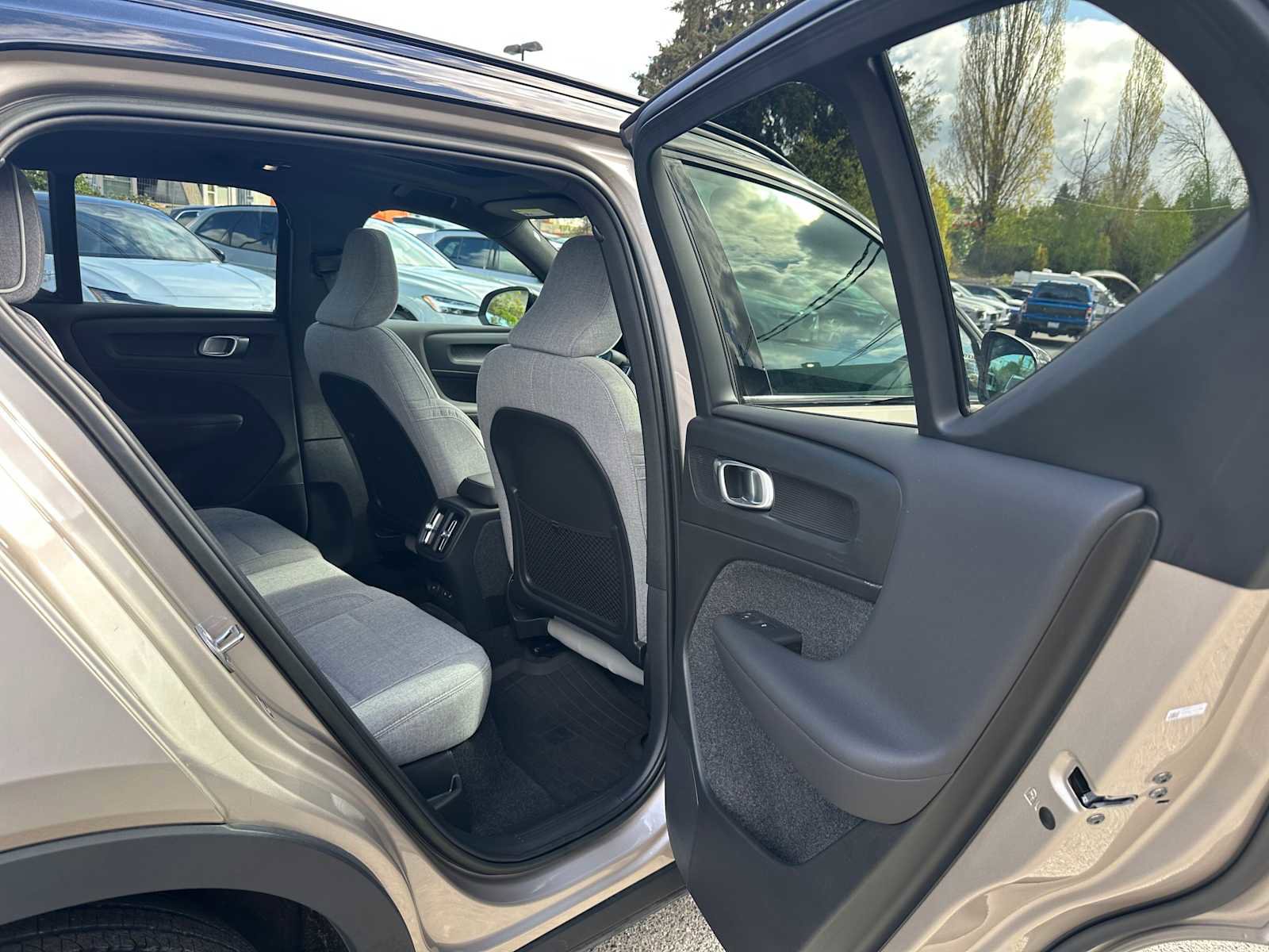 Used 2023 Volvo XC40 Recharge Ultimate image 13