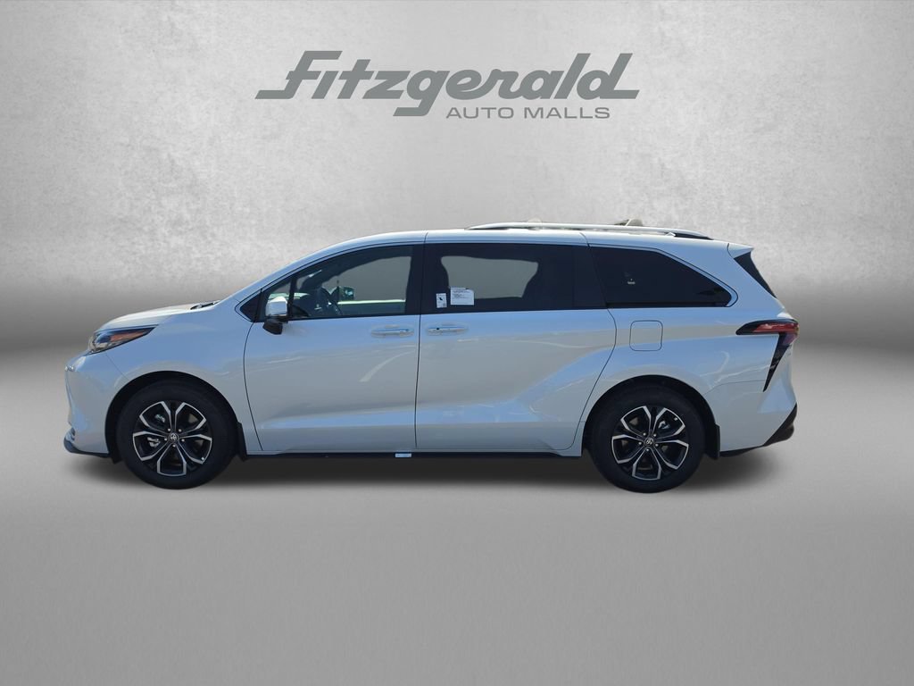 Used 2026 Toyota Sienna Platinum AWD/4WD image 5