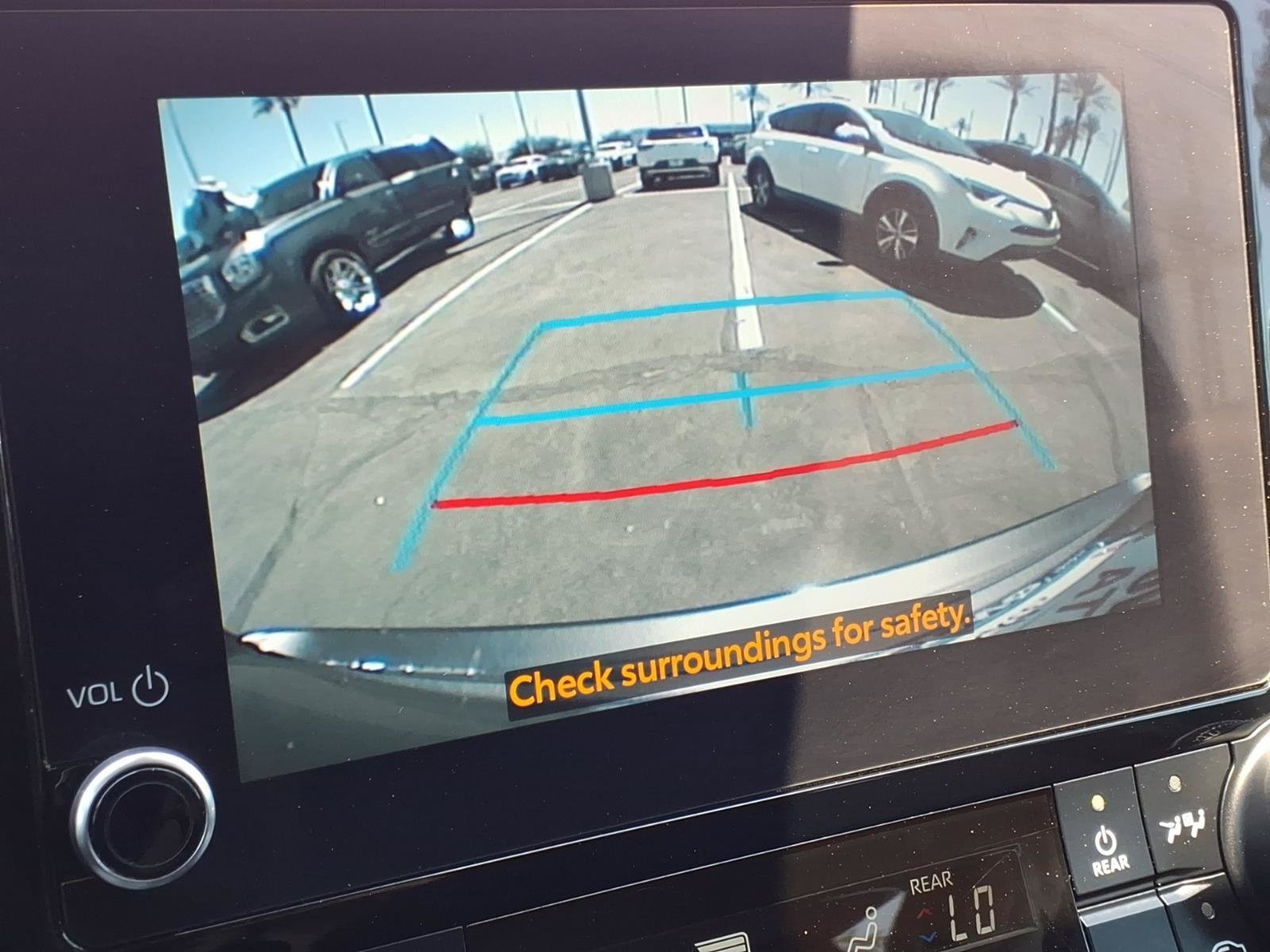 Used 2023 Toyota Highlander LE FWD image 17