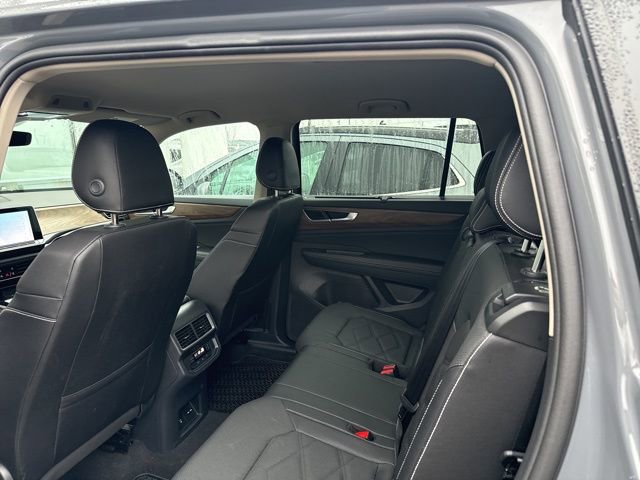 Used 2025 Volkswagen Atlas SE image 12