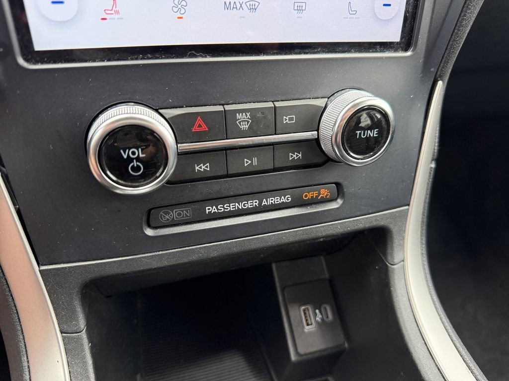 Used 2014 Ford Edge Limited w/ Equipment Group 302A AWD/4WD image 35