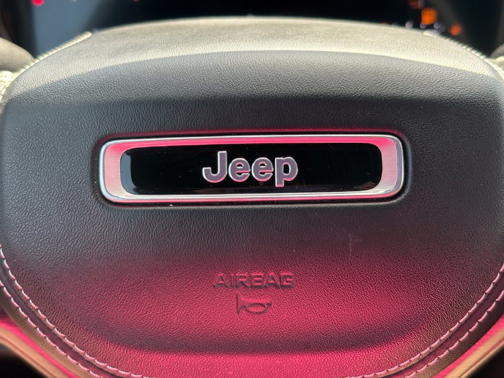 Used 2023 Jeep Grand Cherokee L Overland w/ Luxury Tech Group IV AWD/4WD image 42