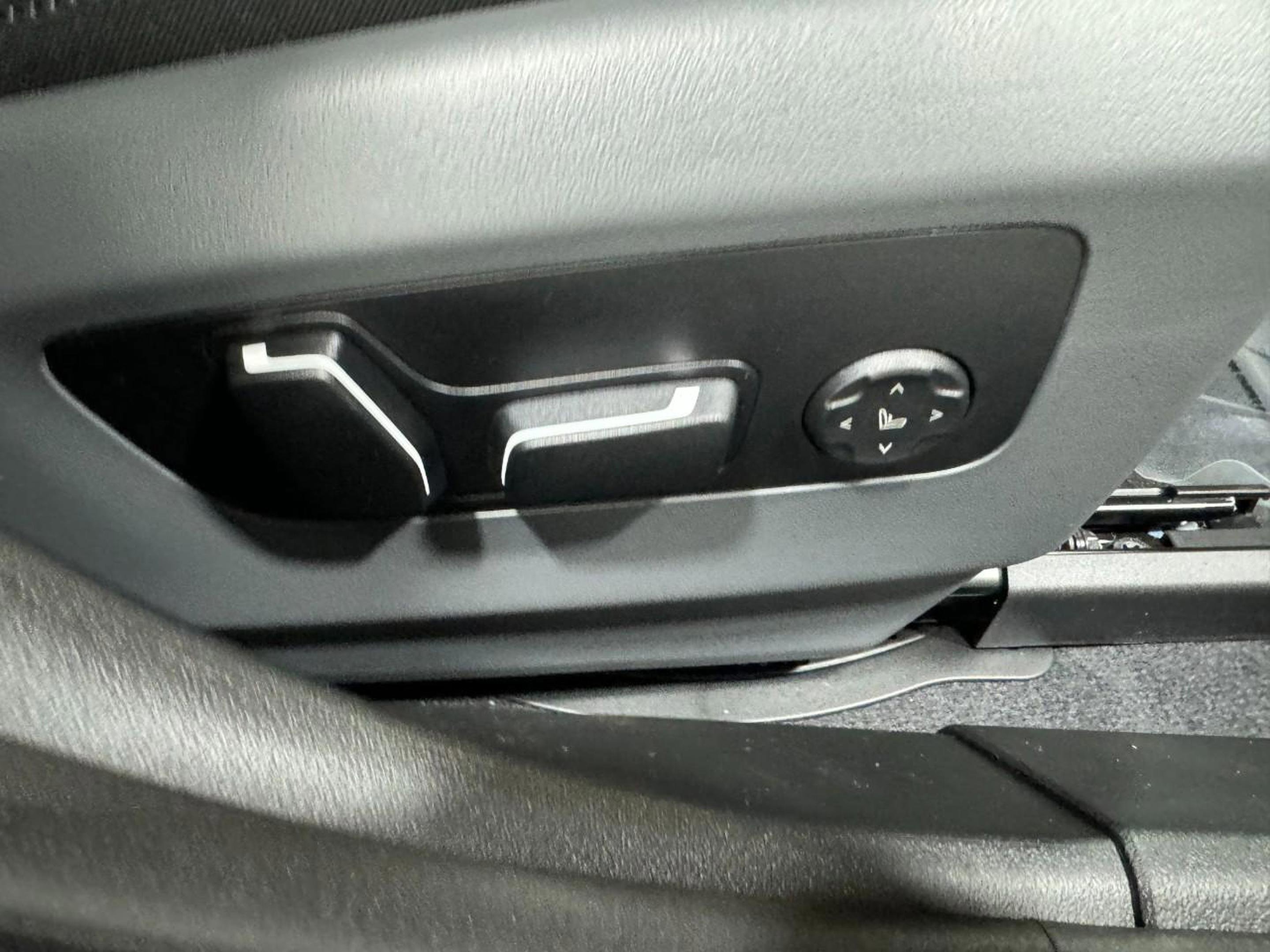 New 2026 BMW 540i xDrive w/ M Sport Package image 21