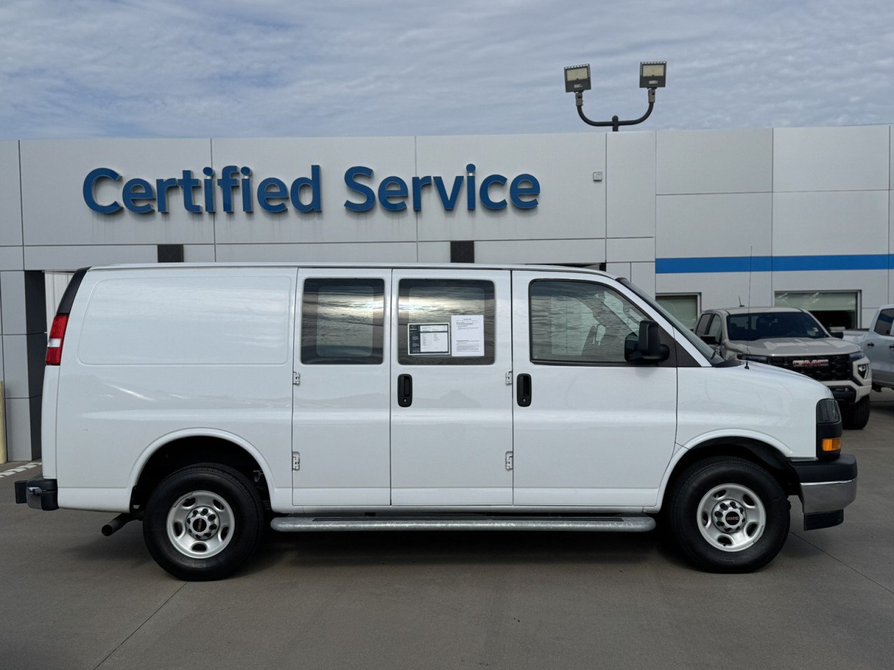 Used 2024 GMC Savana 2500 w/ Driver Convenience Package RWD image 2