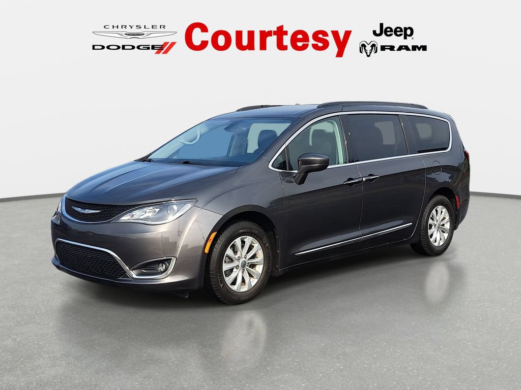 Used 2017 Chrysler Pacifica Touring-L FWD image 8