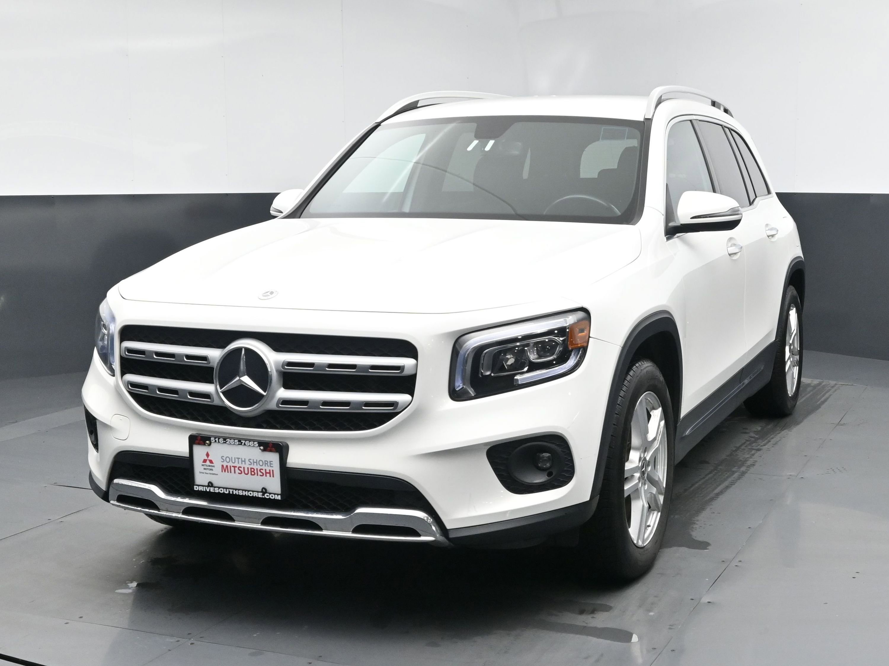 Used 2021 Mercedes-Benz GLB 250 4MATIC w/ Premium Package image 1