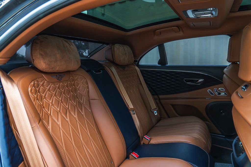 Used 2022 Bentley Flying Spur V8 image 23