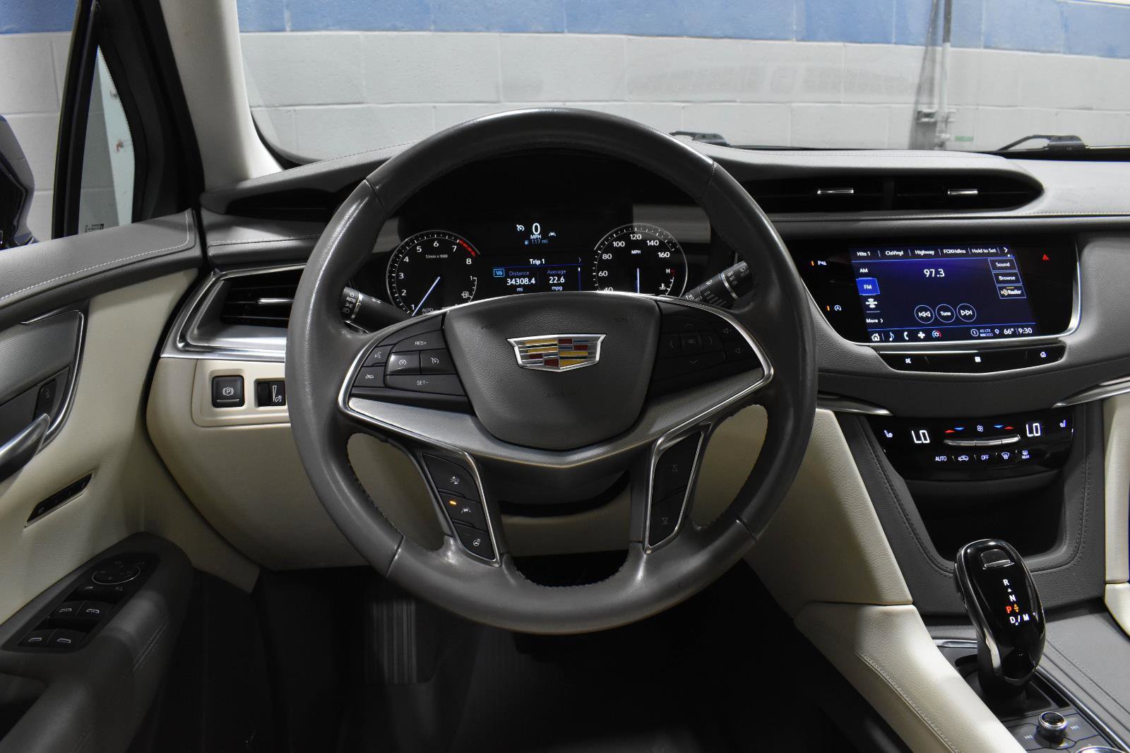 Used 2021 Cadillac XT5 Premium Luxury w/ LPO, Floor Liner Package FWD image 8