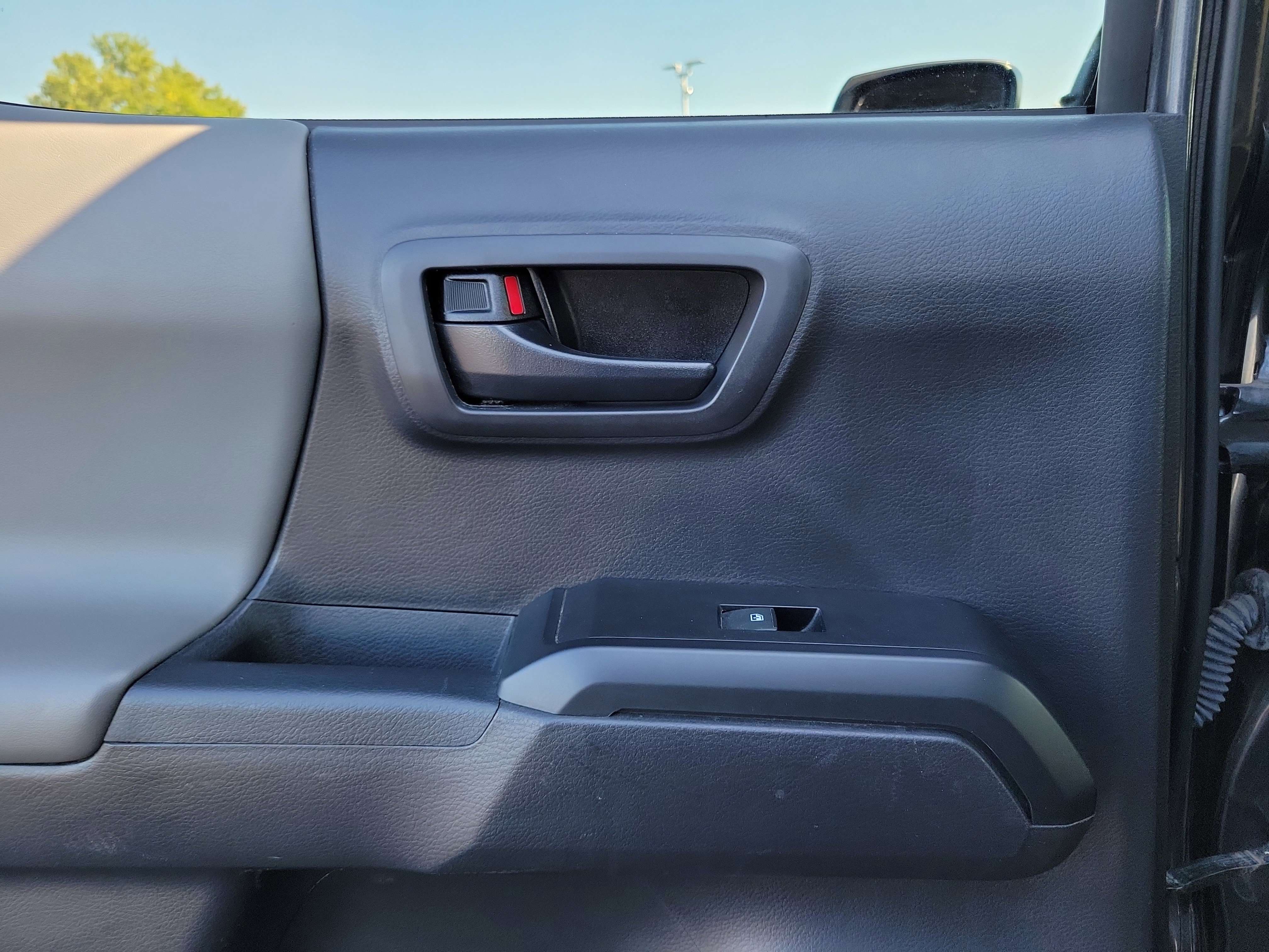 Used 2023 Toyota Tacoma SR AWD/4WD image 12