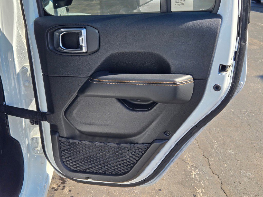 Used 2025 Jeep Wrangler Sahara image 9